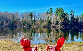 Quiet Bay Lakeside Escape